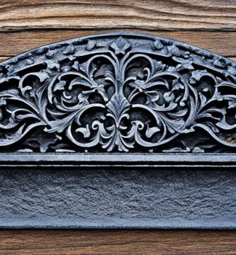 what is the difference between cast iron and wrought iron