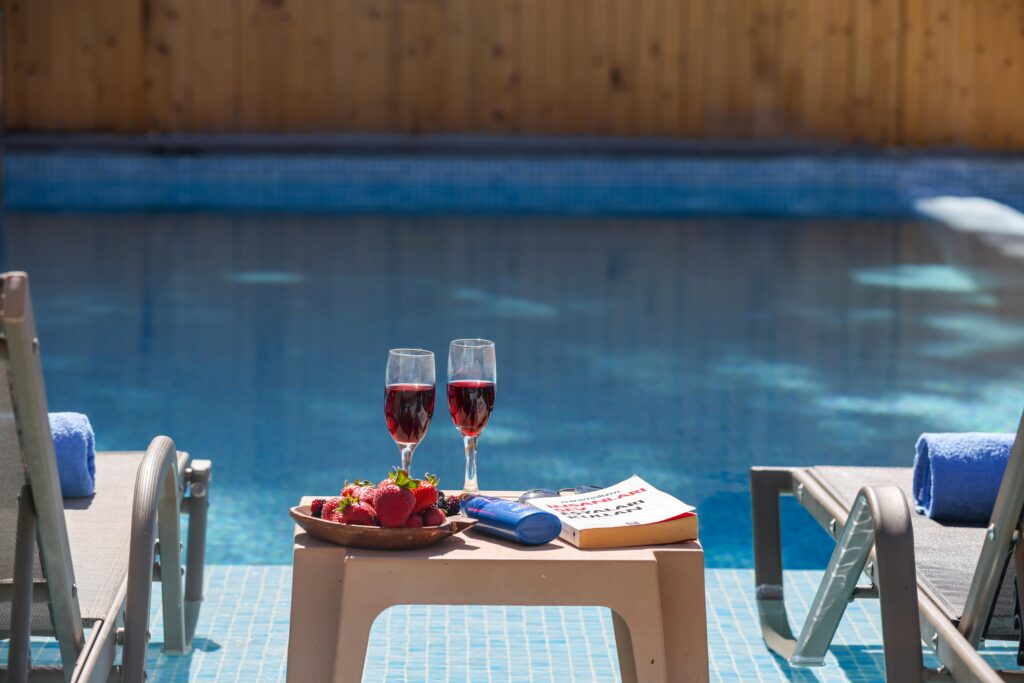 YXLUJYY Wine rackWine Cabinet Multifunctional Wine Bar Cabinet Freestanding Wine Baker Sideboard Vintage Wine Cabinet Wrought Iron Restaurant Small Lockers Wine Rack